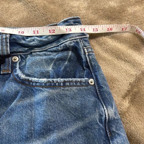 Forever 21 Woman’s Light Blue Distressed Jean Shorts - Picture 6 of 9